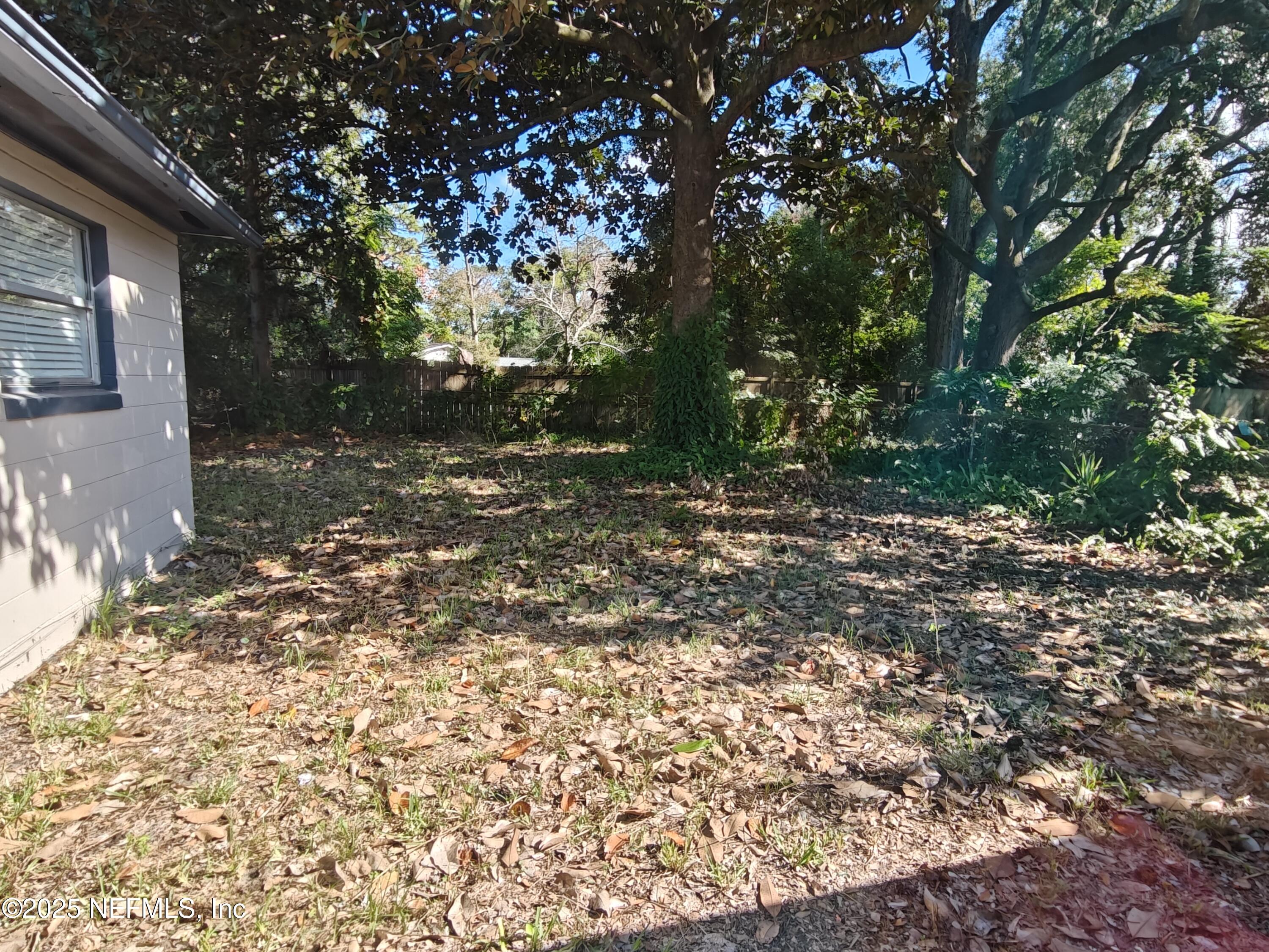 2921 Mansion Road Jacksonville, FL 32277 - Photo 37 of 40 a backyard of a house with lots of green space