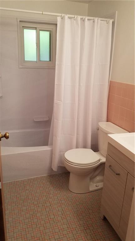 4021 Portman Avenue Pittsburgh, PA 15214 - Photo 4 of 16 The main floor features a full bath with sparkling tub surround and new vanity/fixtures.