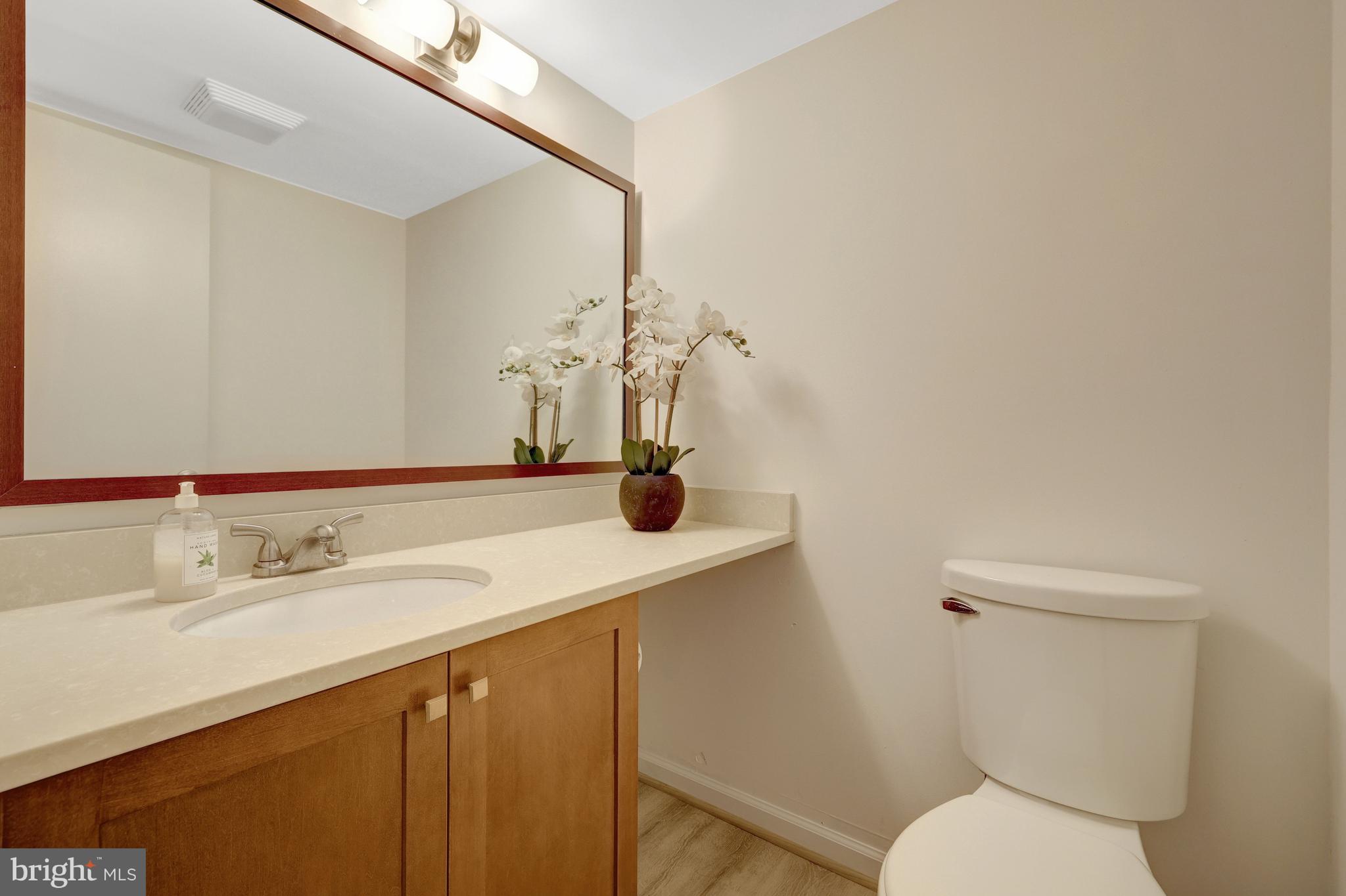 1752 Wainwright Drive Reston, VA 20190 - Photo 19 of 51 Powder room on main level