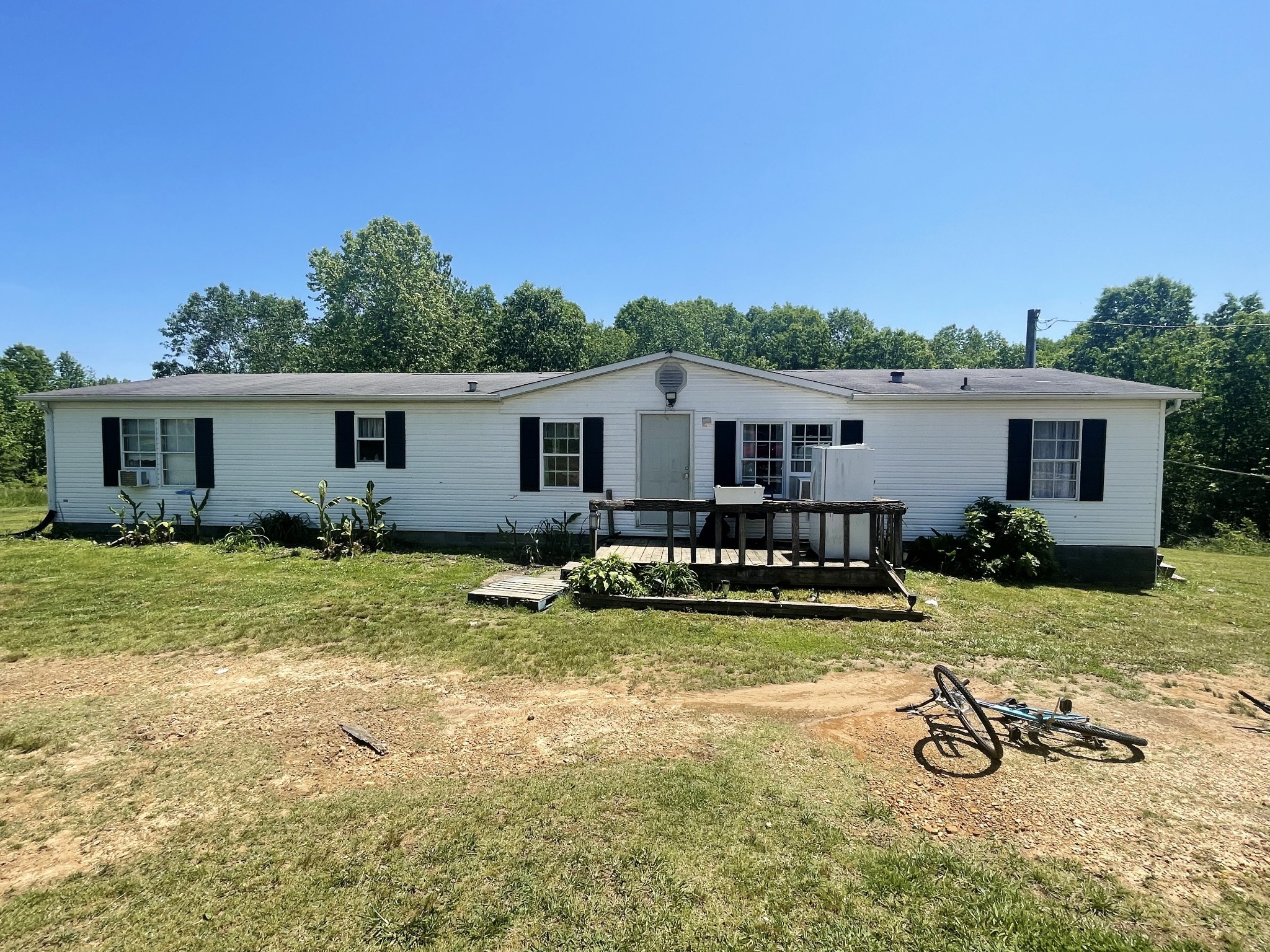 a view of a house with swimming pool and a yard