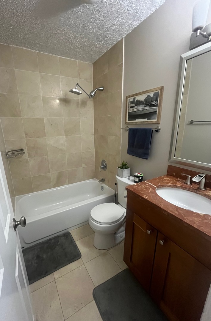 450 West Briar Place, Unit 4M Chicago, IL 60657 - Photo 8 of 13