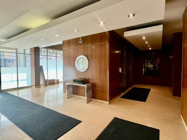 $245,000 | 450 West Briar Place, Unit 4M, Chicago, IL 60657