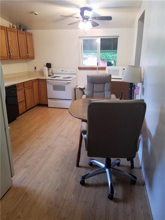 122 Cubbage Lane Butler, PA 16001 - Photo 7 of 25 Very nice size eat in kitchen with all appliances.