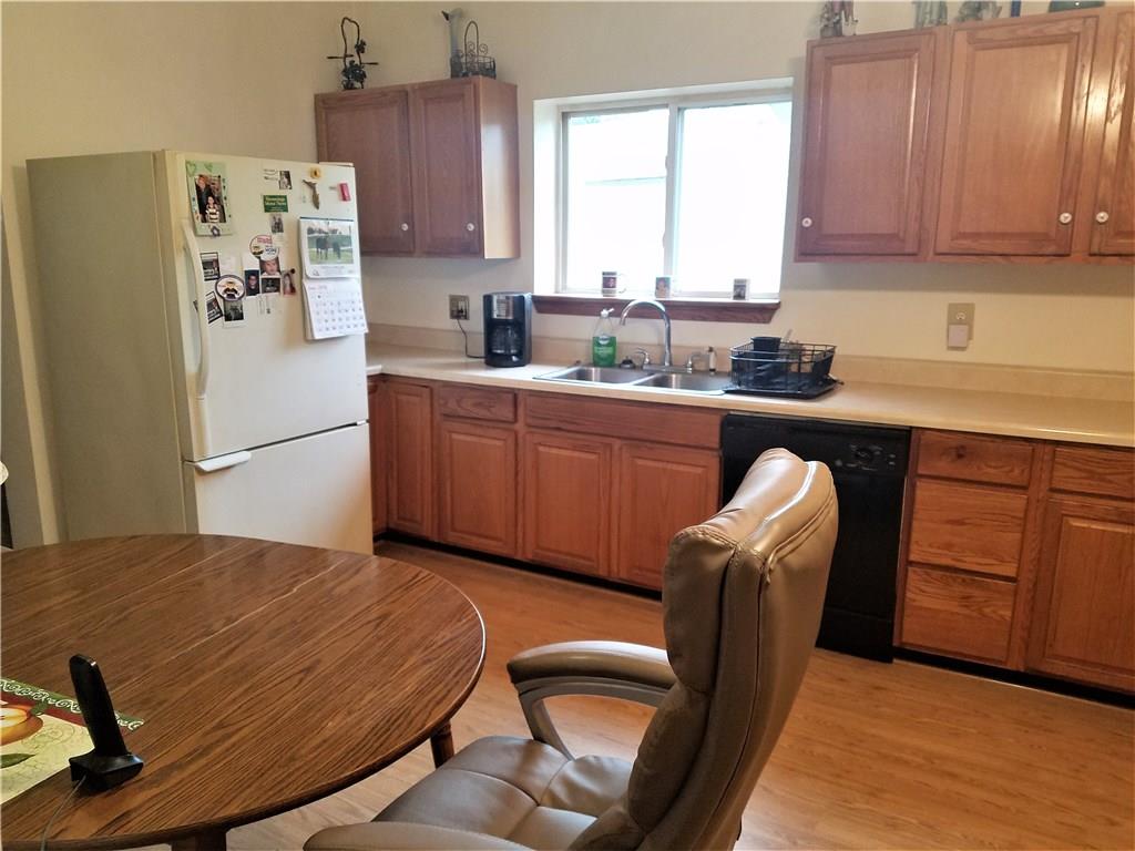122 Cubbage Lane Butler, PA 16001 - Photo 8 of 25 large kitchen with solid oak cabinets.
