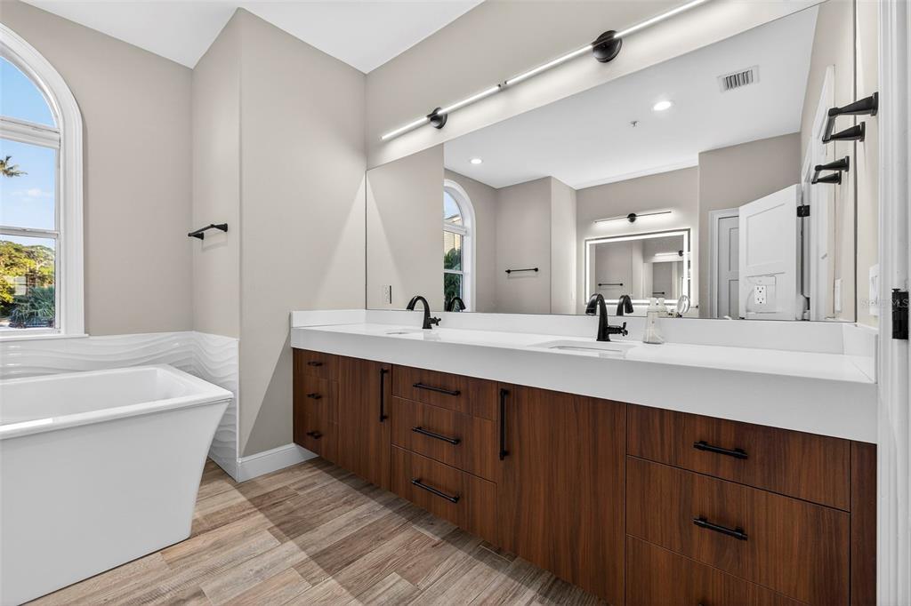 8880 Commodore Drive Seminole, FL 33776 - Photo 20 of 68