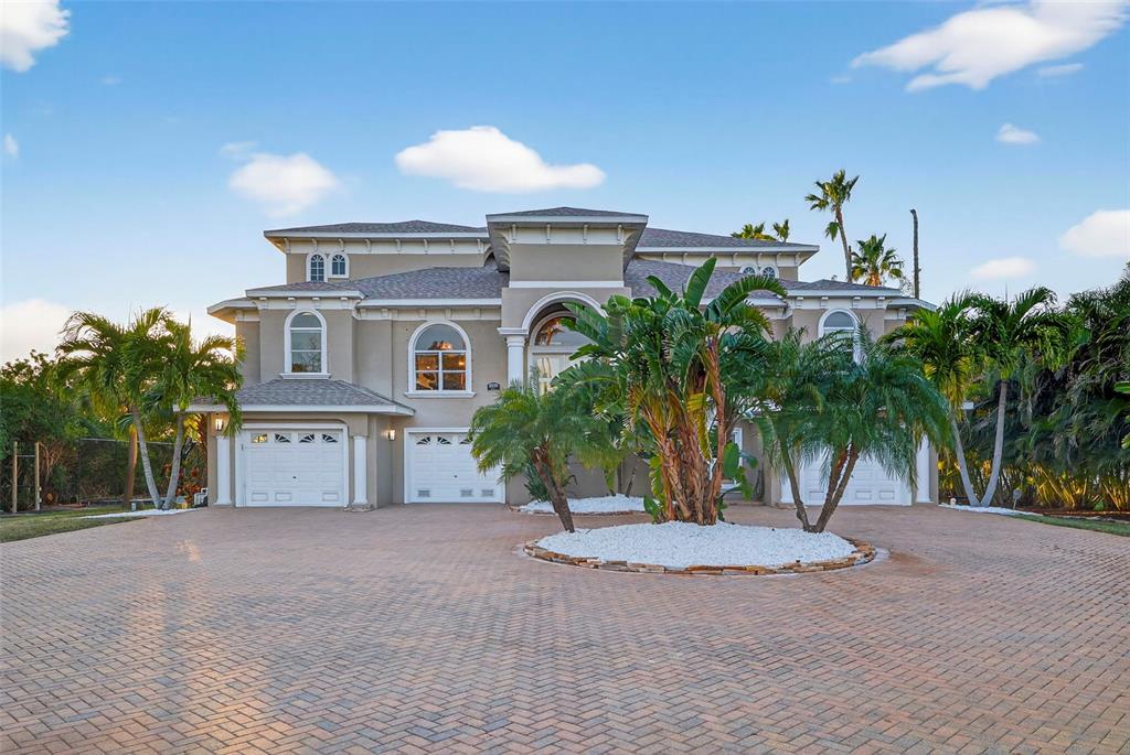 8880 Commodore Drive Seminole, FL 33776 - Photo 3 of 68