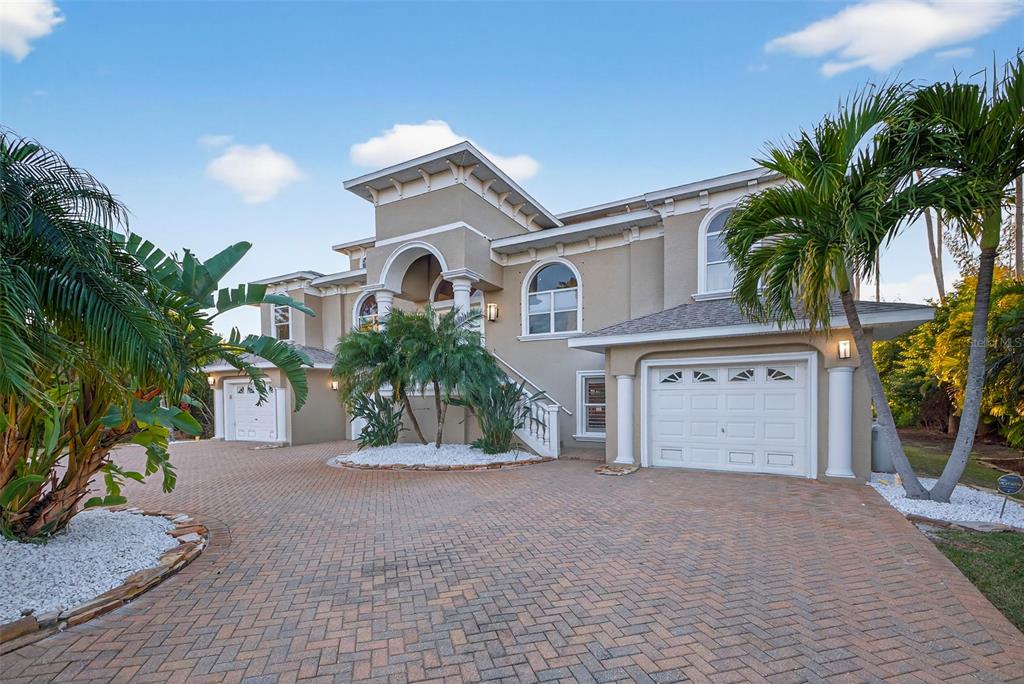 8880 Commodore Drive Seminole, FL 33776 - Photo 4 of 68