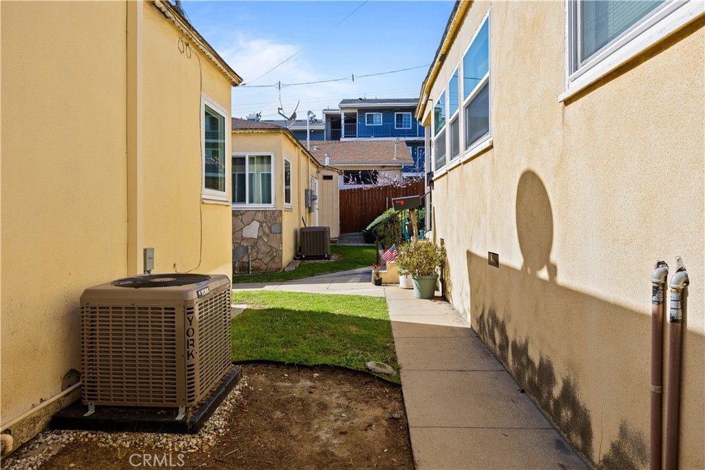 529 East Walnut Avenue El Segundo, CA 90245 - Photo 18 of 29