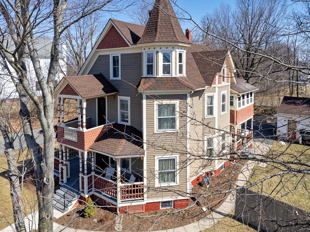 696 Elm Street West Springfield, MA 01089 - Photo 3 of 40 Gallery Image 3