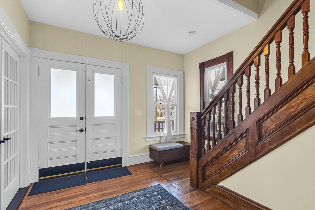 696 Elm Street West Springfield, MA 01089 - Photo 5 of 40 Gallery Image 5