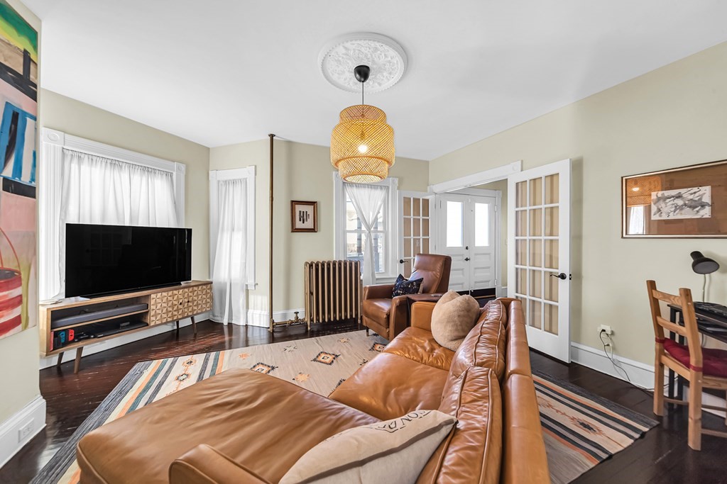 696 Elm Street West Springfield, MA 01089 - Photo 8 of 40 Gallery Image 8