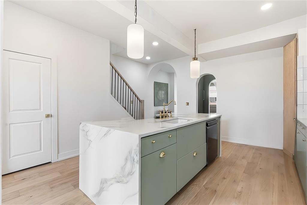 32 Mayflower Street Pittsburgh, PA 15206 - Photo 10 of 34