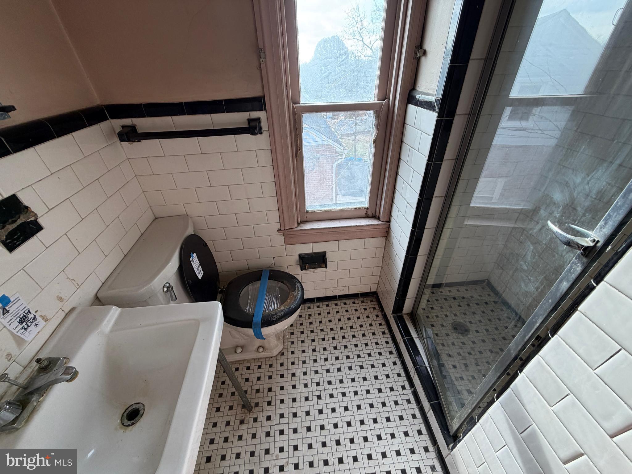 3708 Dennlyn Road Baltimore, MD 21215 - Photo 14 of 16