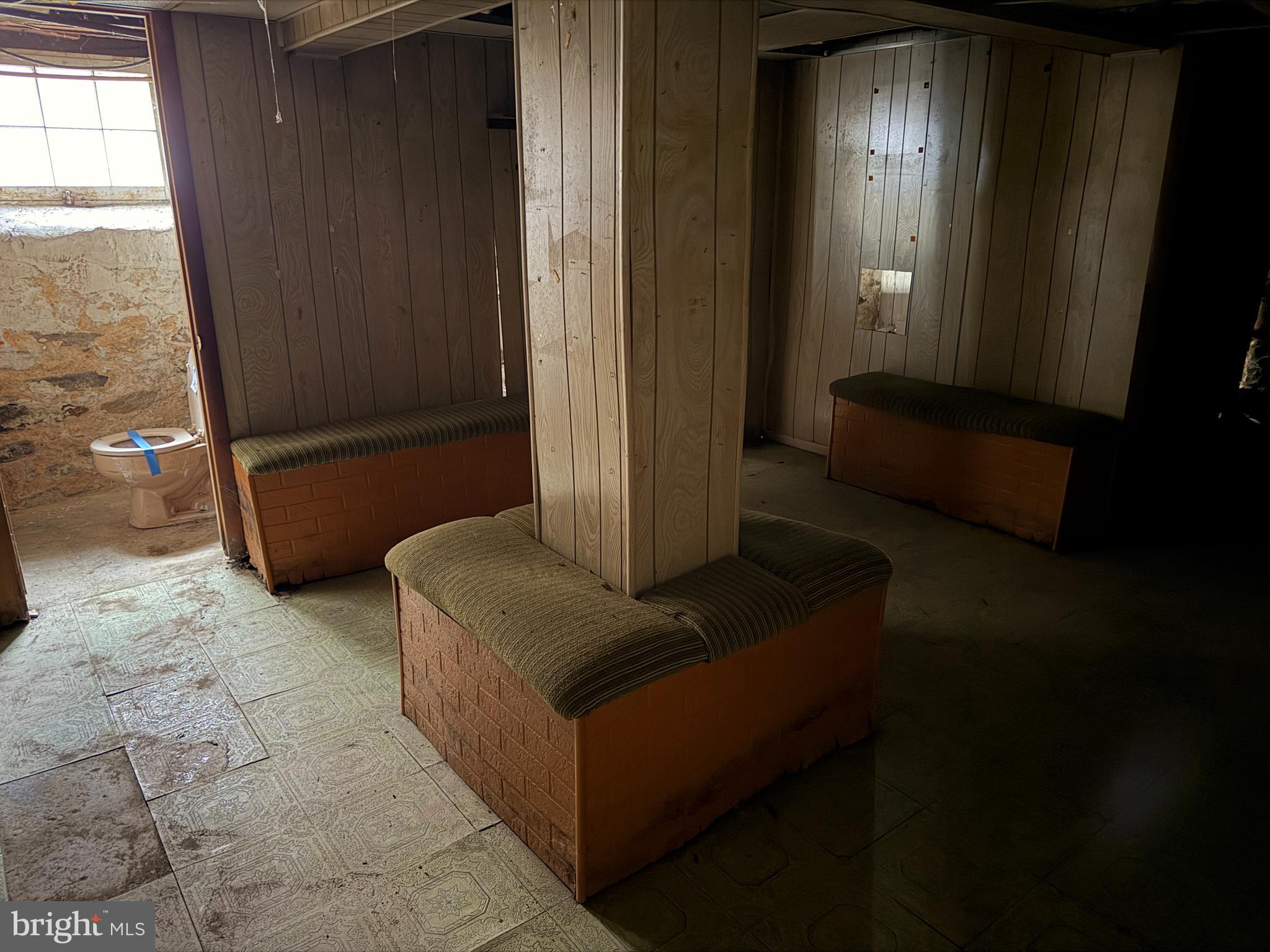 3708 Dennlyn Road Baltimore, MD 21215 - Photo 7 of 16