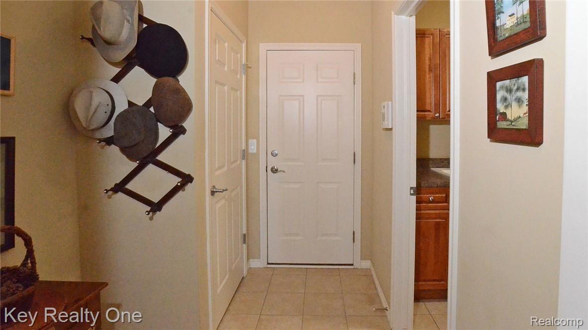 2790 Castlemartin Court Rochester, MI 48306 - Photo 10 of 64 038_76.jpg