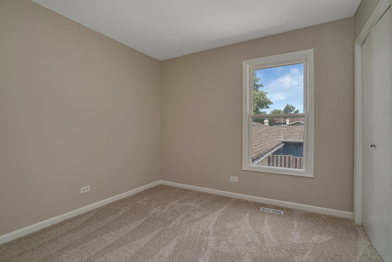 161 South Schmidt Road Bolingbrook, IL 60440 - Photo 11 of 26 an empty room and window