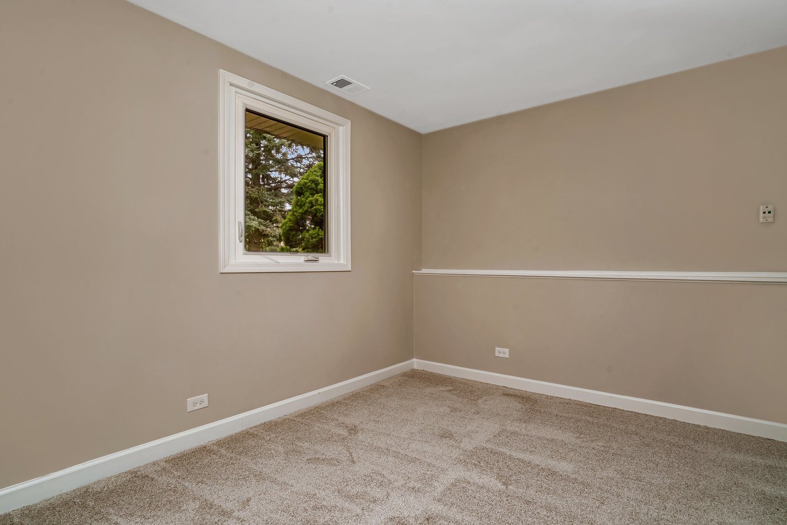 161 South Schmidt Road Bolingbrook, IL 60440 - Photo 21 of 26 an empty room with a window