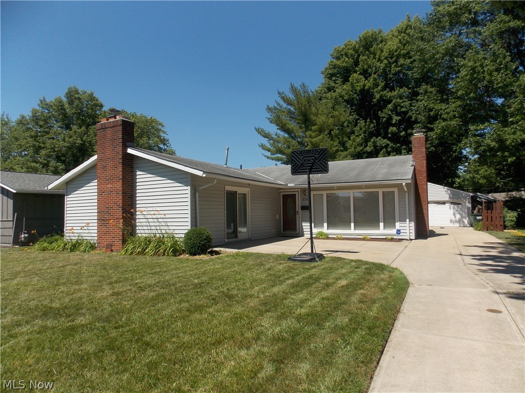 Welcome to 474 Nobottom. Located in the heart of Berea.