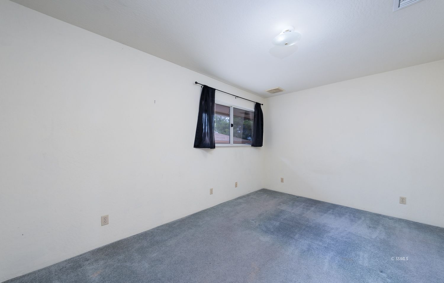 1313 Autumn Avenue Ridgecrest, CA 93555 - Photo 16 of 50 an empty room with windows