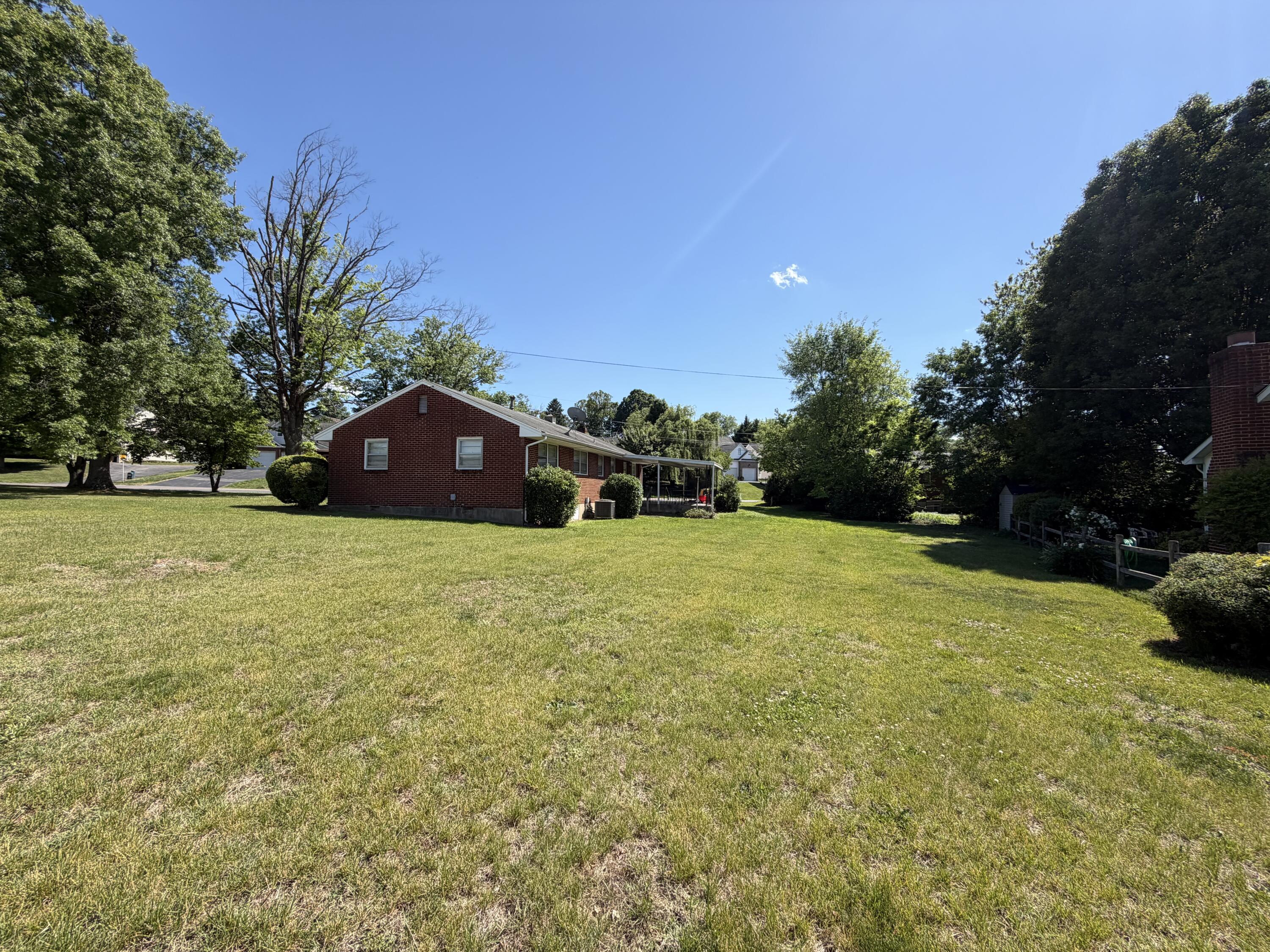 1229 Mountain View Road Vinton, VA 24179 - Photo 2 of 16 IMG_8938