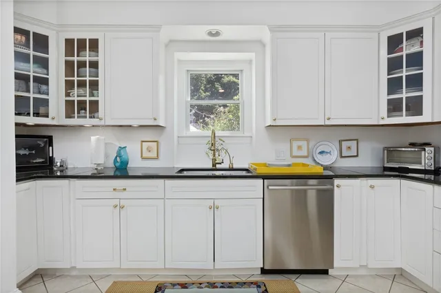 $25,000 | 553 Bellevue Avenue, Unit 1, Newport, RI 02840