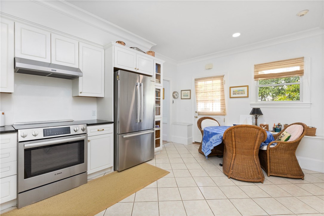 553 Bellevue Avenue, Unit 1 Newport, RI 02840 - Photo 12 of 22