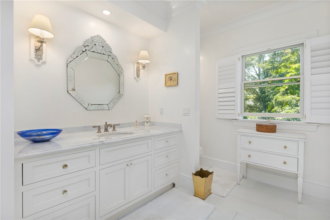 553 Bellevue Avenue, Unit 1 Newport, RI 02840 - Photo 13 of 22