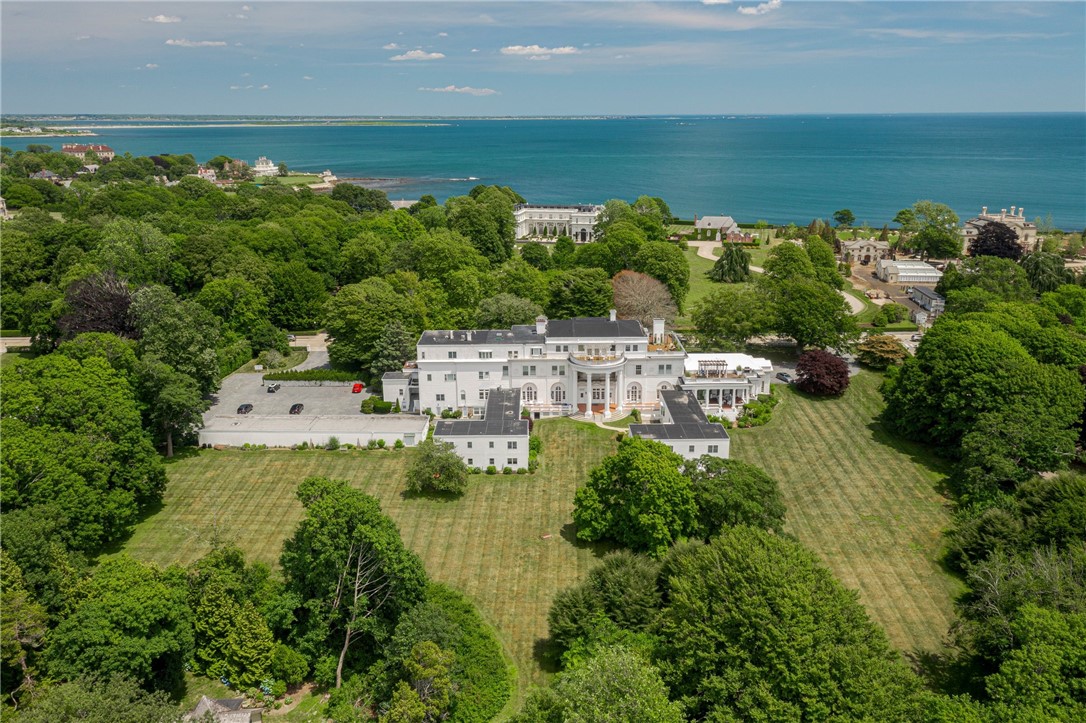 553 Bellevue Avenue, Unit 1 Newport, RI 02840 - Photo 2 of 22