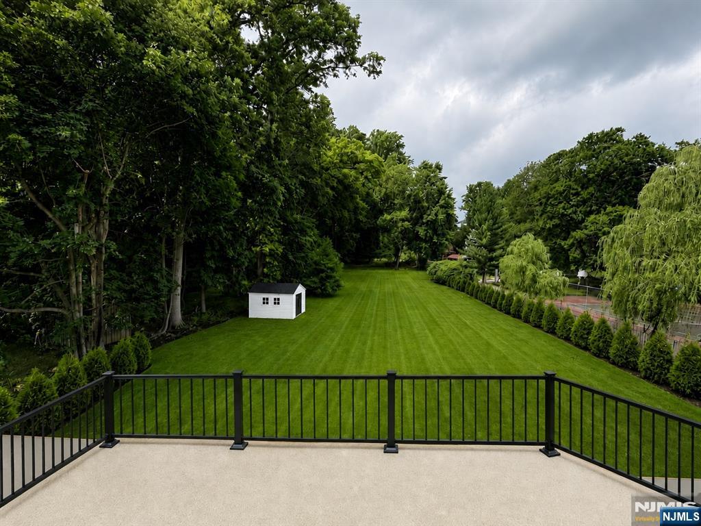 112 Old Tappan Road Old Tappan, NJ 07675 - Photo 3 of 28