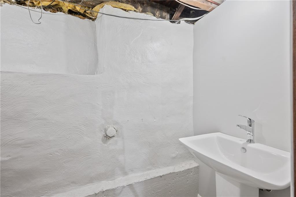 715 Filbert Street Pittsburgh, PA 15232 - Photo 24 of 28 Half Bath