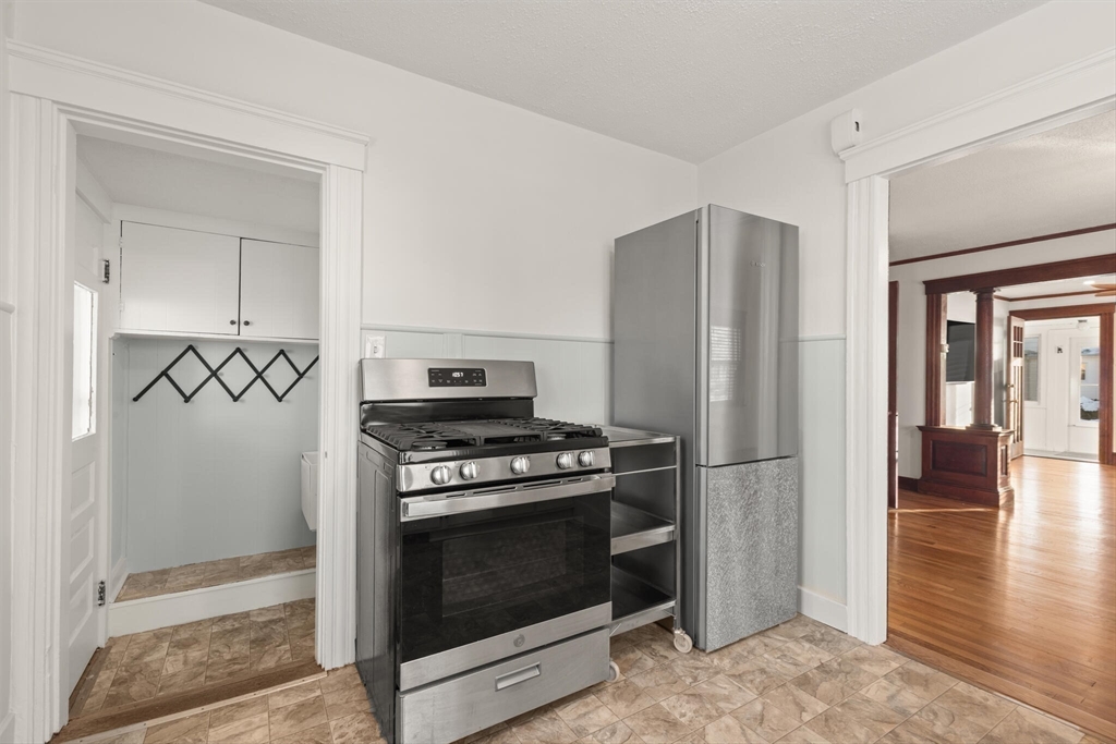 24 Bates Road Framingham, MA 01702 - Photo 11 of 22