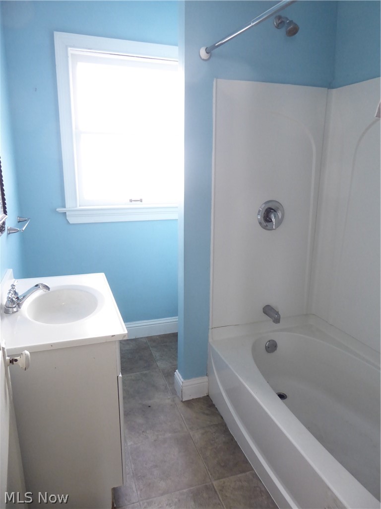 2179 Edgewood Road Cleveland, OH 44118 - Photo 10 of 41