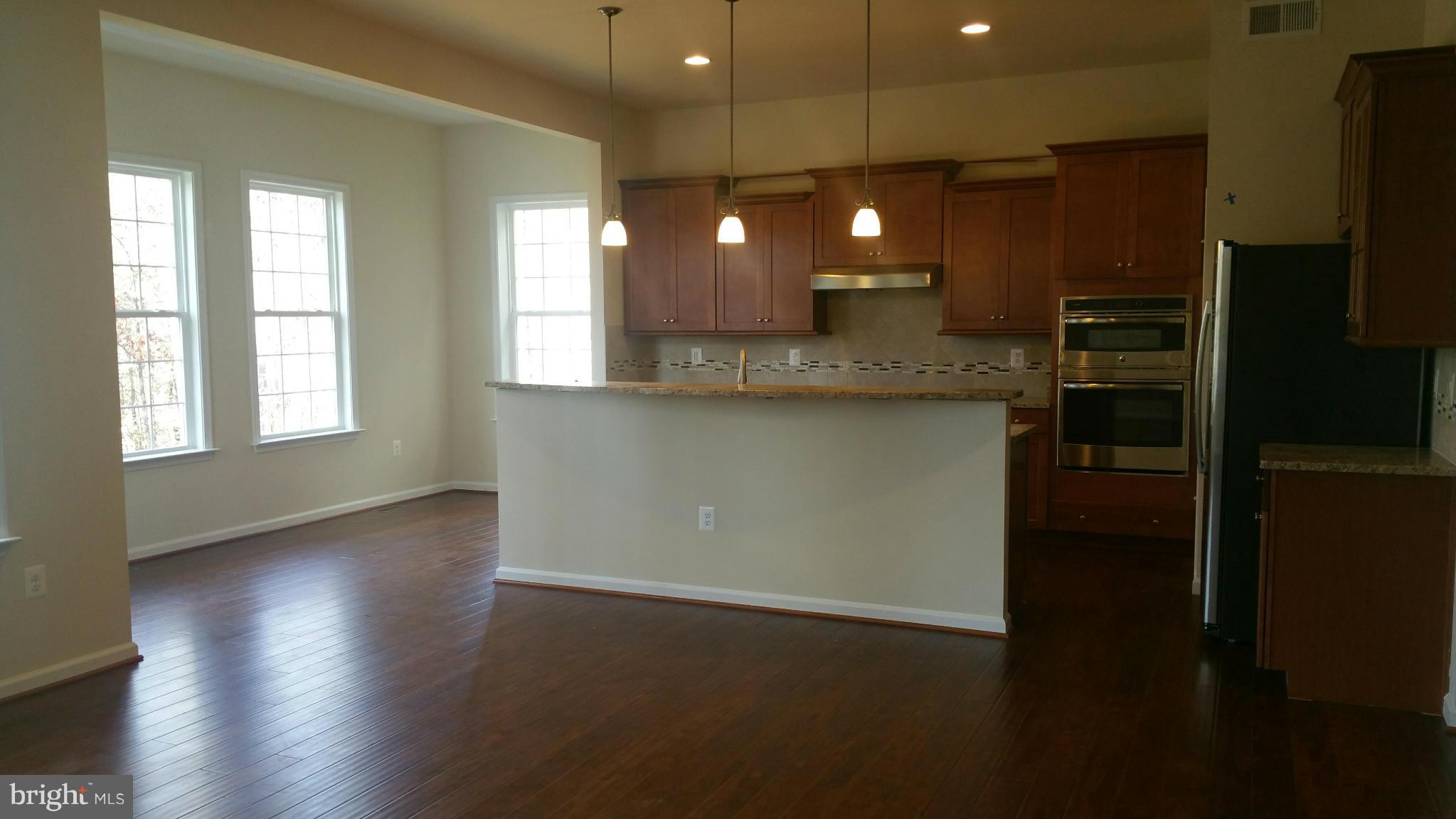 7305 Hayfield Road Alexandria, VA 22315 - Photo 3 of 20 Kitchen