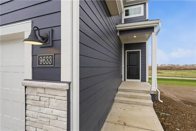 $432,780 | 9633 North Colrain Avenue, Kansas City, MO 64154