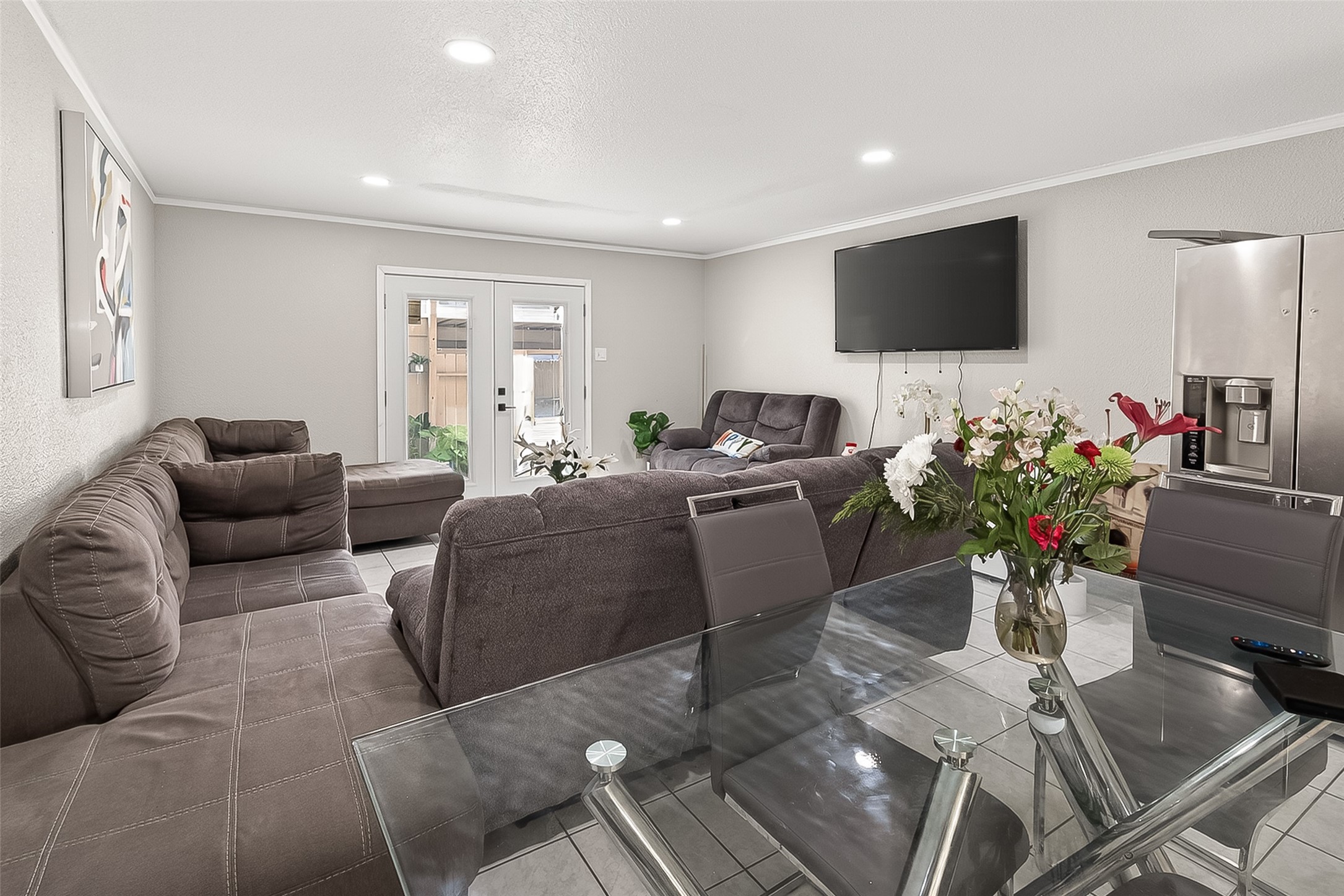 8478 Ariel Street, Unit 61 Houston, TX 77074 - Photo 12 of 27 a living room with furniture fireplace and a flat screen tv