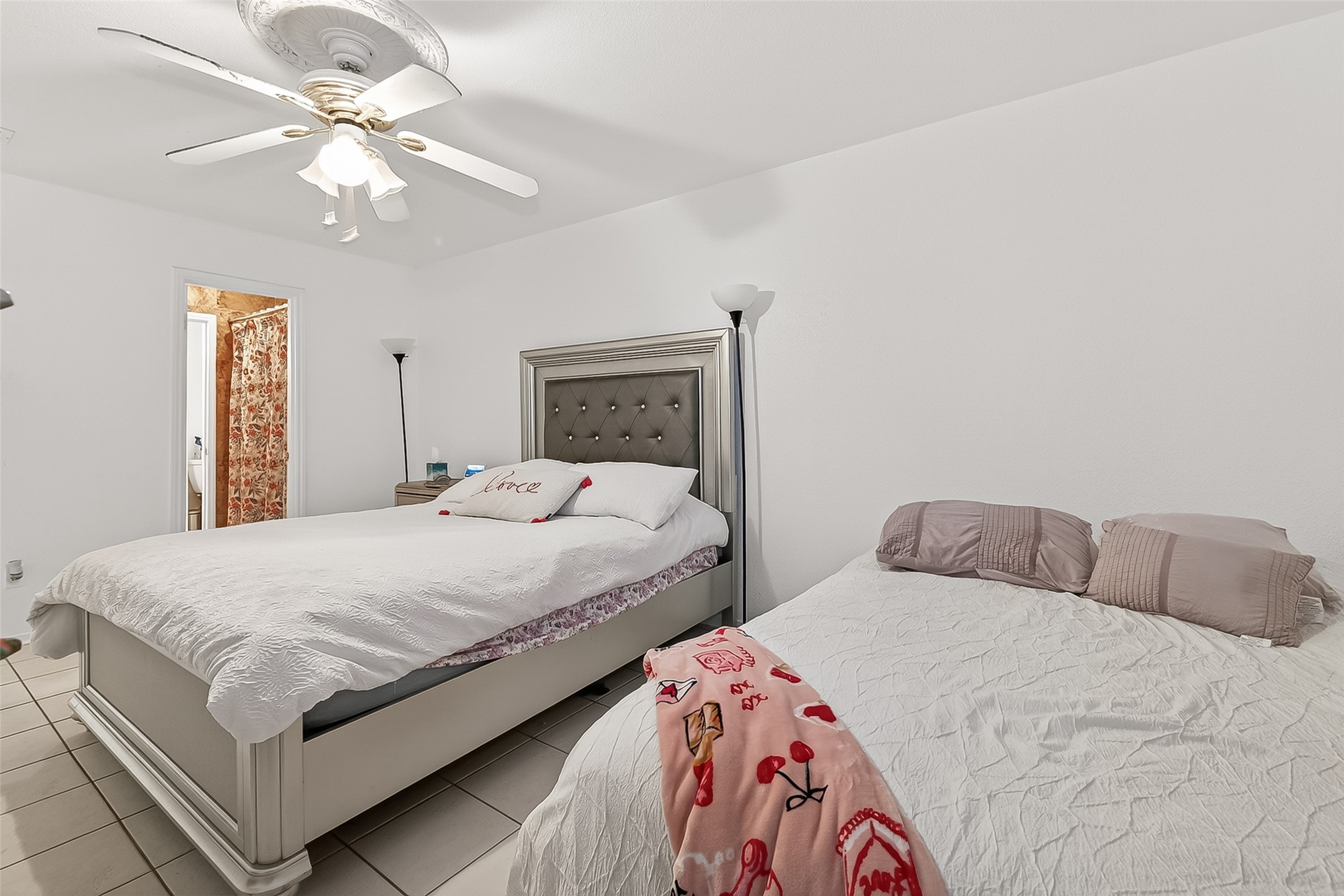 8478 Ariel Street, Unit 61 Houston, TX 77074 - Photo 18 of 27 a bedroom with a bed and a chandelier