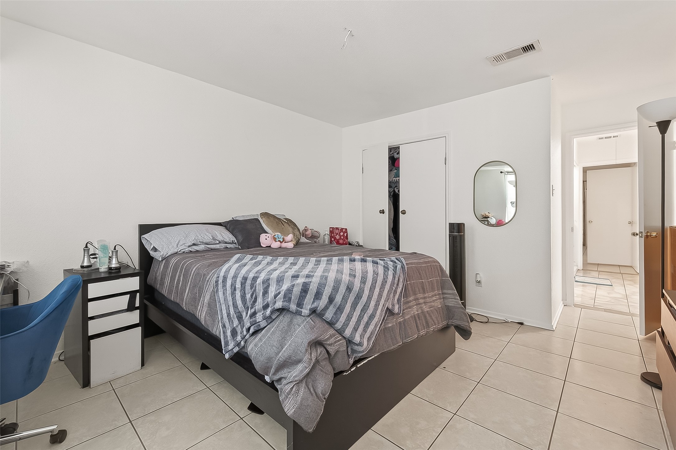 8478 Ariel Street, Unit 61 Houston, TX 77074 - Photo 21 of 27 a bedroom with a bed and a chandelier