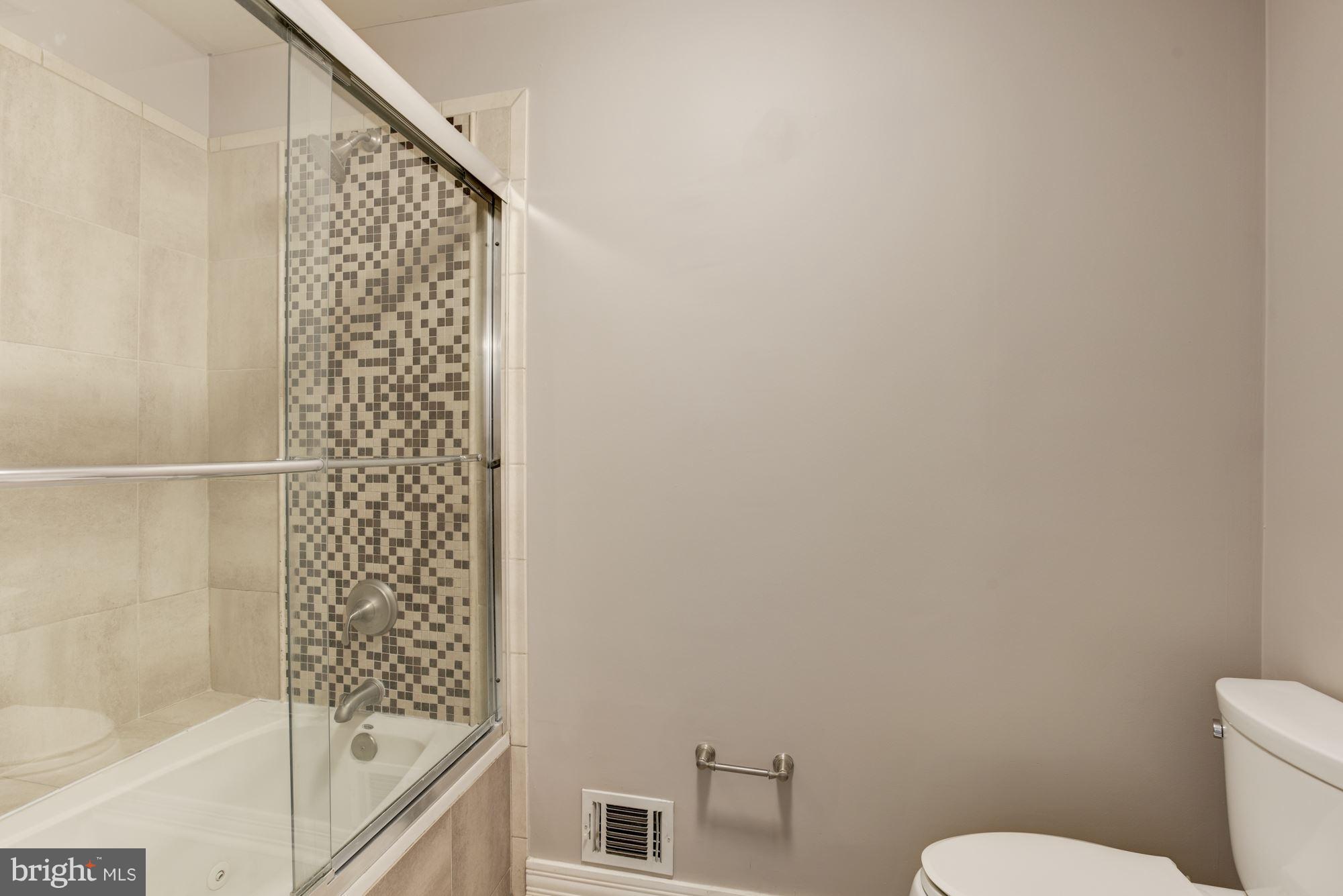 1548 Ritchie Lane Annapolis, MD 21401 - Photo 21 of 30 Inlaid Tile Tub/Shower Combination
