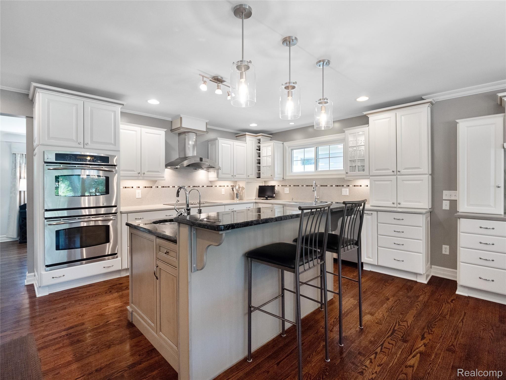 2339 Manchester Road Birmingham, MI 48009 - Photo 2 of 20 Beautifully Appointed Kitchen