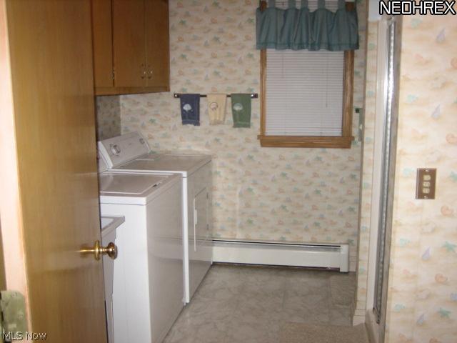 708 Center Road Akron, OH 44319 - Photo 12 of 15 1ST FLR. LAUNDRY W/FULL BATH