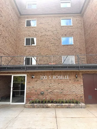 $1,900 | 300 South Roselle Road, Unit 309, Schaumburg, IL 60193