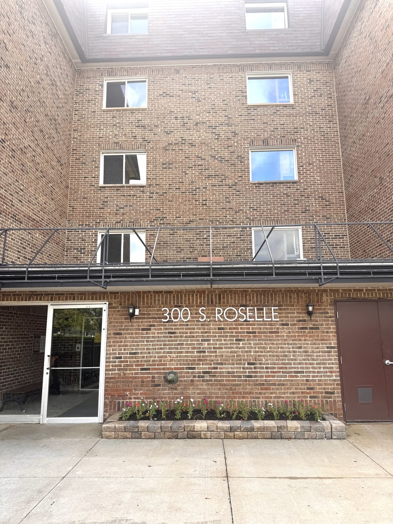 300 South Roselle Road, Unit 309 Schaumburg, IL 60193 - Photo 1 of 19