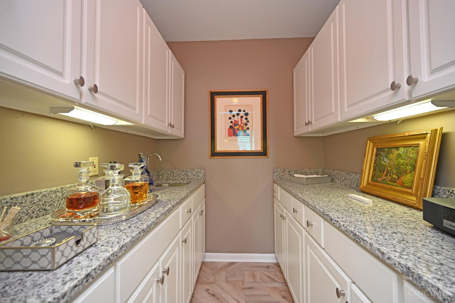2444 Madison Road, Unit 301 Cincinnati, OH 45208 - Photo 27 of 46 Gallery Image 27