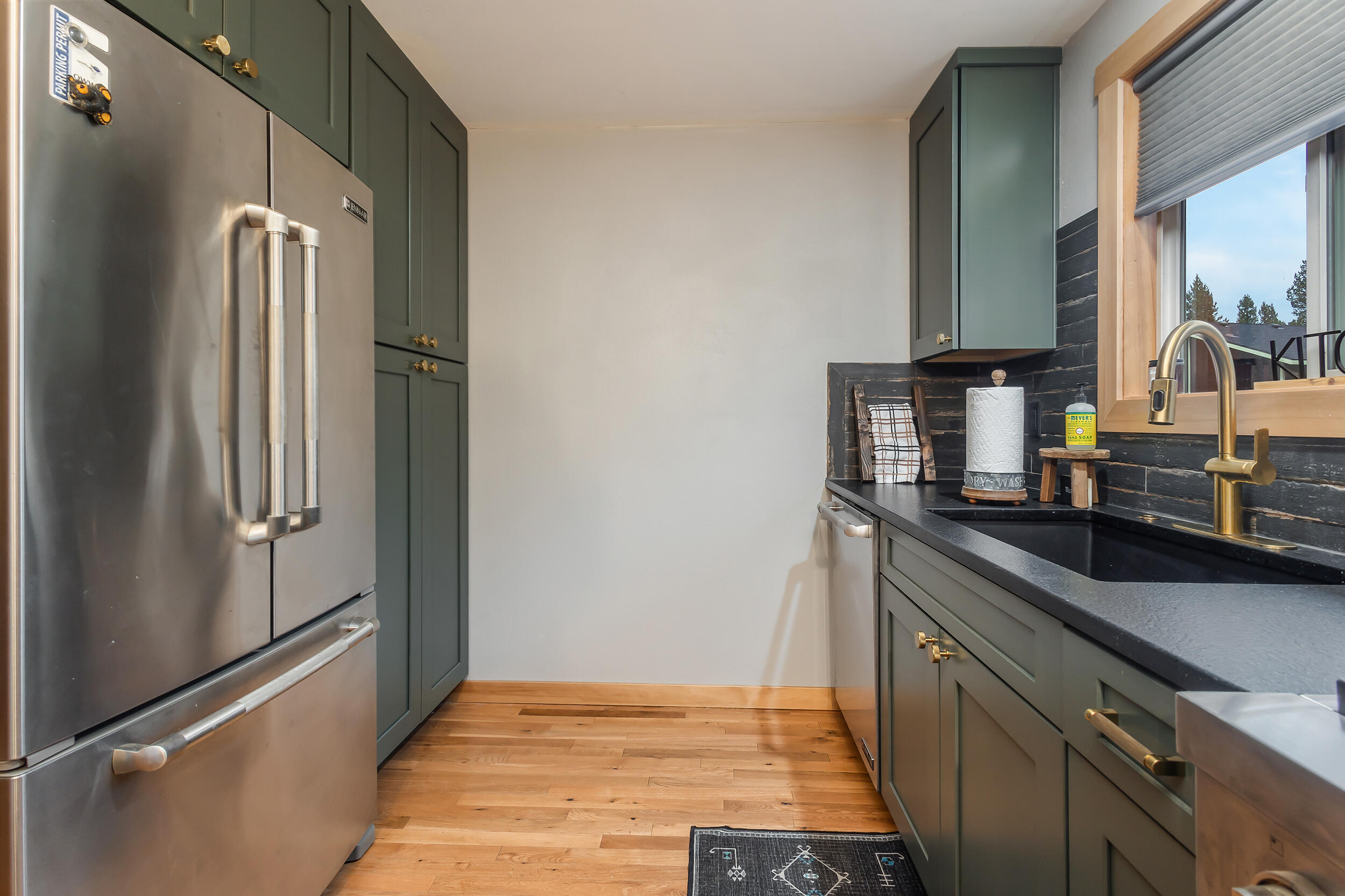 55800 Snow Goose Road Bend, OR 97707 - Photo 5 of 16 Kitchen