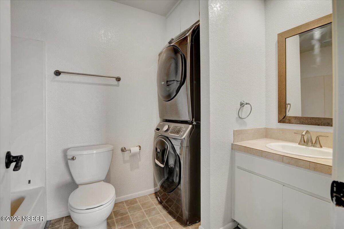 3400 Santa Maria Way, Unit 207B Santa Maria, CA 93455 - Photo 35 of 50 a bathroom with a toilet sink and mirror