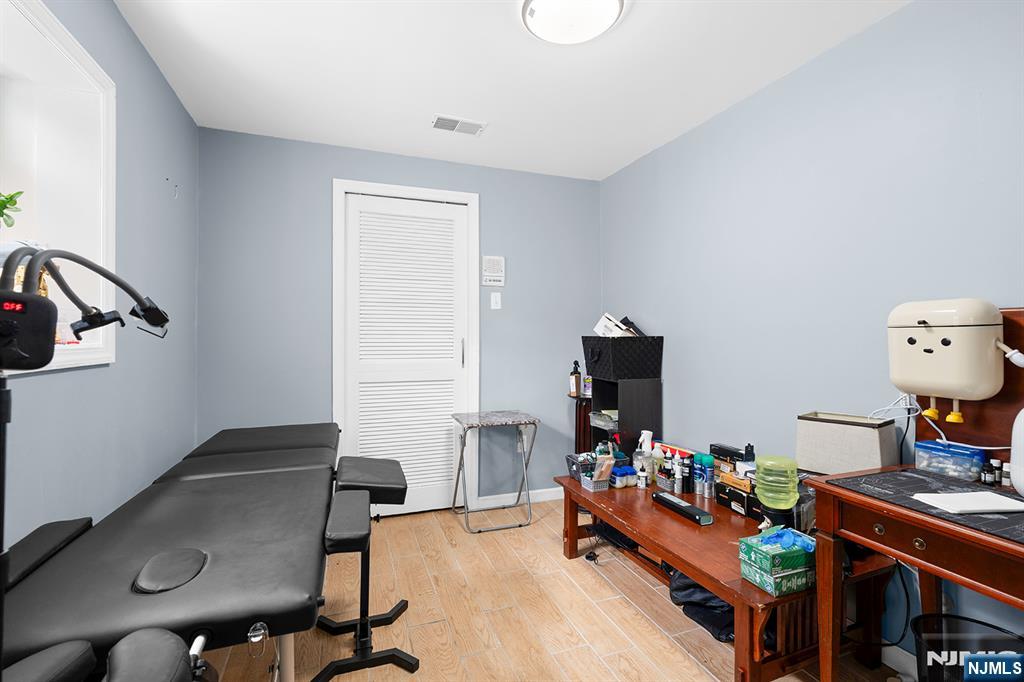 210 Alps Road Wayne, NJ 07470 - Photo 17 of 31