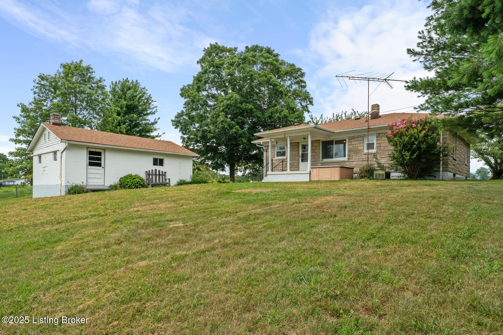 2725 Rhodelia Road Payneville, KY 40157 - Photo 30 of 50 29