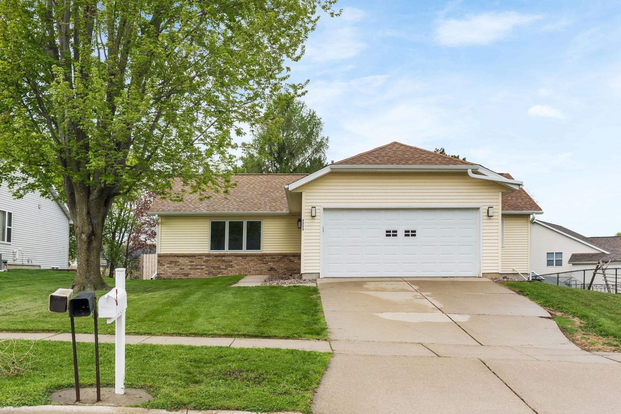 1111 Spruce Drive Baraboo, WI 53913 - Photo 2 of 33