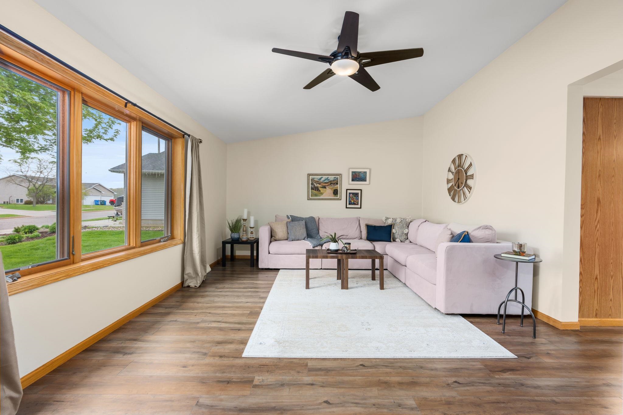 1111 Spruce Drive Baraboo, WI 53913 - Photo 4 of 33