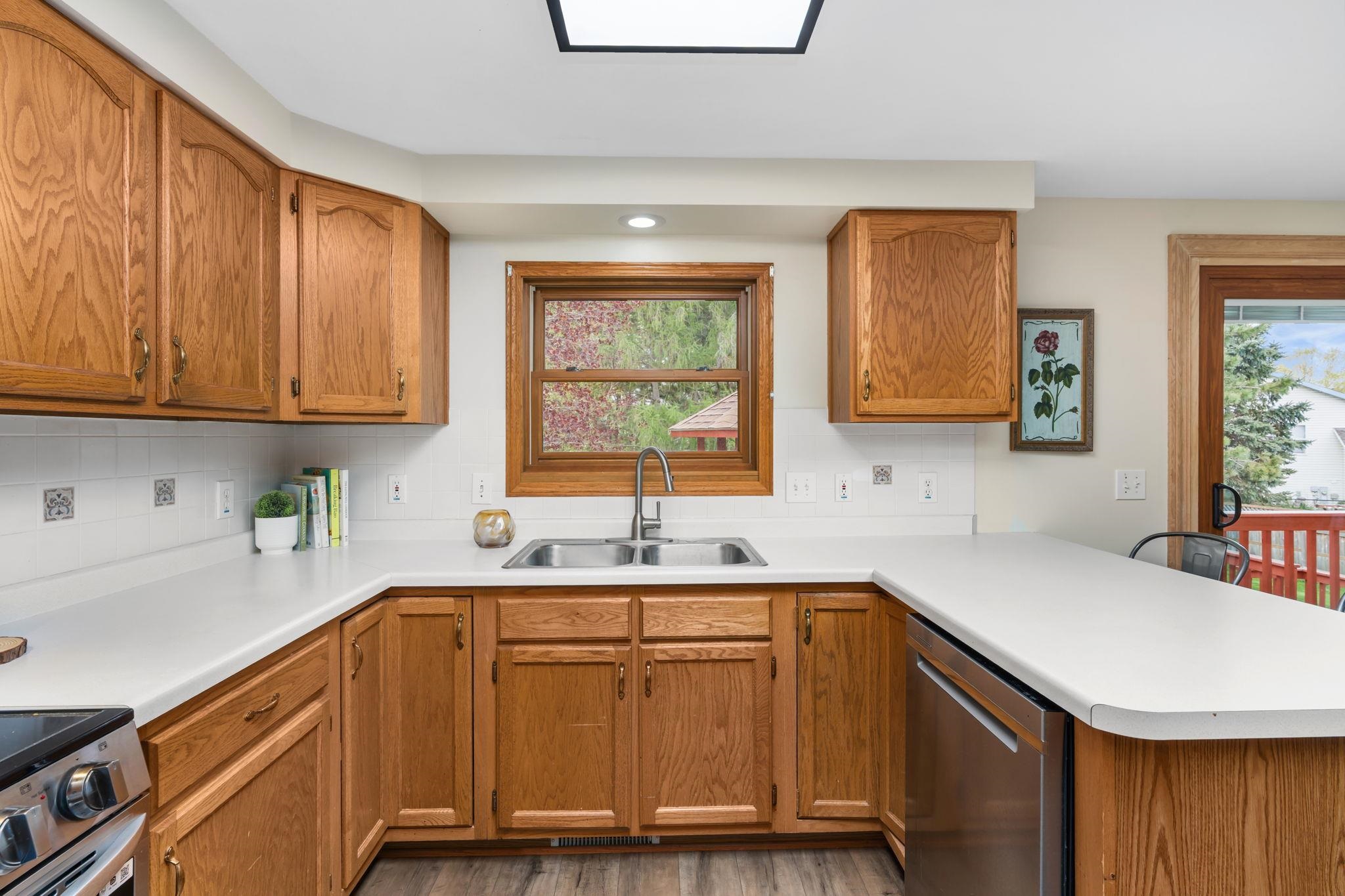 1111 Spruce Drive Baraboo, WI 53913 - Photo 10 of 33